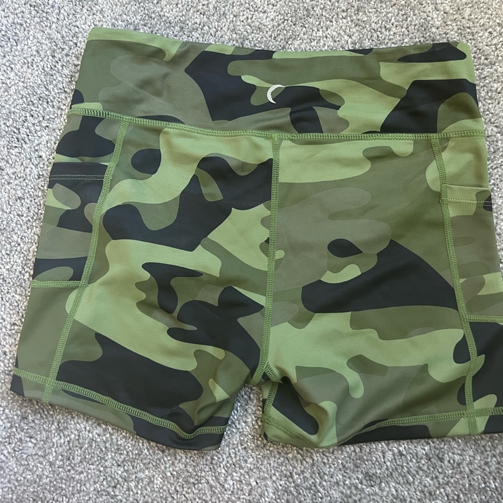 ZYIA Camo Athletic Shorts in Green and Black - Picture 3 of 3